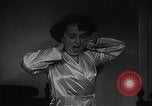 Immagine di American Donne al lavoro in fabbrica New York United States USA, 1950, secondo 62 filmato di repertorio 65675025249