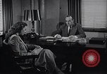 Immagine di Donna americana lavora come segretaria personale New York United States USA, 1950, secondo 5 filmato di repertorio 65675025250