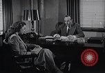 Immagine di Donna americana lavora come segretaria personale New York United States USA, 1950, secondo 6 filmato di repertorio 65675025250