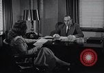 Immagine di Donna americana lavora come segretaria personale New York United States USA, 1950, secondo 9 filmato di repertorio 65675025250