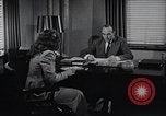 Immagine di Donna americana lavora come segretaria personale New York United States USA, 1950, secondo 10 filmato di repertorio 65675025250