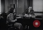Immagine di Donna americana lavora come segretaria personale New York United States USA, 1950, secondo 12 filmato di repertorio 65675025250