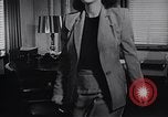 Immagine di Donna americana lavora come segretaria personale New York United States USA, 1950, secondo 21 filmato di repertorio 65675025250