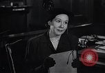 Immagine di Donna americana lavora come segretaria personale New York United States USA, 1950, secondo 33 filmato di repertorio 65675025250