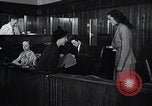 Immagine di Donna americana lavora come segretaria personale New York United States USA, 1950, secondo 35 filmato di repertorio 65675025250
