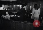 Immagine di Donna americana lavora come segretaria personale New York United States USA, 1950, secondo 36 filmato di repertorio 65675025250