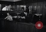 Immagine di Donna americana lavora come segretaria personale New York United States USA, 1950, secondo 40 filmato di repertorio 65675025250