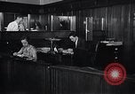 Immagine di Donna americana lavora come segretaria personale New York United States USA, 1950, secondo 42 filmato di repertorio 65675025250
