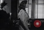 Immagine di Donna americana lavora come segretaria personale New York United States USA, 1950, secondo 43 filmato di repertorio 65675025250