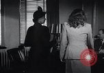 Immagine di Donna americana lavora come segretaria personale New York United States USA, 1950, secondo 45 filmato di repertorio 65675025250