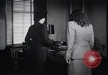 Immagine di Donna americana lavora come segretaria personale New York United States USA, 1950, secondo 47 filmato di repertorio 65675025250