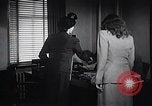Immagine di Donna americana lavora come segretaria personale New York United States USA, 1950, secondo 48 filmato di repertorio 65675025250