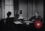 Immagine di Donna americana lavora come segretaria personale New York United States USA, 1950, secondo 62 filmato di repertorio 65675025250