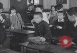 Standbild japanische Kinder in der Schule Japan, 1941, aus Sekunde 28 historischem Filmmaterial Videoclip 65675025253
