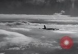 Image B-52 avion en vol pendant la crise cubaine United States USA, 1962, de la seconde 4 séquences d'archives historiques vidéo 65675025262