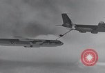 Image B-52 avion en vol pendant la crise cubaine United States USA, 1962, de la seconde 16 séquences d'archives historiques vidéo 65675025262