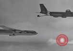 Image B-52 avion en vol pendant la crise cubaine United States USA, 1962, de la seconde 21 séquences d'archives historiques vidéo 65675025262
