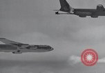 Image B-52 avion en vol pendant la crise cubaine United States USA, 1962, de la seconde 22 séquences d'archives historiques vidéo 65675025262