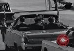 Standbild Präsident John F Kennedy kommt auf der Homestead Air Force Base an Homestead Florida USA, 1962, aus Sekunde 21 historischem Filmmaterial Videoclip 65675025267