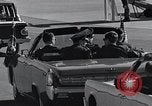 Standbild Präsident John F Kennedy kommt auf der Homestead Air Force Base an Homestead Florida USA, 1962, aus Sekunde 22 historischem Filmmaterial Videoclip 65675025267