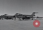 Standbild Präsident John F Kennedy kommt auf der Homestead Air Force Base an Homestead Florida USA, 1962, aus Sekunde 28 historischem Filmmaterial Videoclip 65675025267