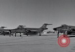 Standbild Präsident John F Kennedy kommt auf der Homestead Air Force Base an Homestead Florida USA, 1962, aus Sekunde 30 historischem Filmmaterial Videoclip 65675025267