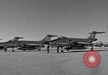 Standbild Präsident John F Kennedy kommt auf der Homestead Air Force Base an Homestead Florida USA, 1962, aus Sekunde 32 historischem Filmmaterial Videoclip 65675025267