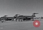 Standbild Präsident John F Kennedy kommt auf der Homestead Air Force Base an Homestead Florida USA, 1962, aus Sekunde 35 historischem Filmmaterial Videoclip 65675025267