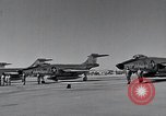 Standbild Präsident John F Kennedy kommt auf der Homestead Air Force Base an Homestead Florida USA, 1962, aus Sekunde 37 historischem Filmmaterial Videoclip 65675025267