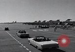 Standbild Präsident John F Kennedy kommt auf der Homestead Air Force Base an Homestead Florida USA, 1962, aus Sekunde 41 historischem Filmmaterial Videoclip 65675025267