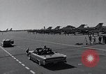 Standbild Präsident John F Kennedy kommt auf der Homestead Air Force Base an Homestead Florida USA, 1962, aus Sekunde 47 historischem Filmmaterial Videoclip 65675025267