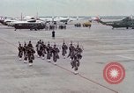 Standbild Air Force Band bereitet sich auf die Ankunft der wichtigsten Cooper Washington DC USA, 1963, aus Sekunde 5 historischem Filmmaterial Videoclip 65675025269
