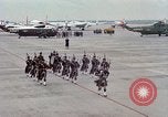 Standbild Air Force Band bereitet sich auf die Ankunft der wichtigsten Cooper Washington DC USA, 1963, aus Sekunde 6 historischem Filmmaterial Videoclip 65675025269