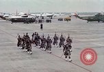 Standbild Air Force Band bereitet sich auf die Ankunft der wichtigsten Cooper Washington DC USA, 1963, aus Sekunde 7 historischem Filmmaterial Videoclip 65675025269