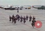 Standbild Air Force Band bereitet sich auf die Ankunft der wichtigsten Cooper Washington DC USA, 1963, aus Sekunde 9 historischem Filmmaterial Videoclip 65675025269