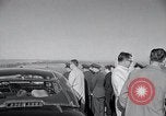 Image Le président Kennedy et parti officiel arriver à domaine 576A Vandenberg Air Force Base California USA, 1962, de la seconde 34 séquences d'archives historiques vidéo 65675025277