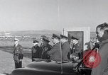 Image Le président Kennedy et parti officiel arriver à domaine 576A Vandenberg Air Force Base California USA, 1962, de la seconde 45 séquences d'archives historiques vidéo 65675025277