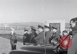 Image Le président Kennedy et parti officiel arriver à domaine 576A Vandenberg Air Force Base California USA, 1962, de la seconde 48 séquences d'archives historiques vidéo 65675025277
