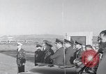 Image Le président Kennedy et parti officiel arriver à domaine 576A Vandenberg Air Force Base California USA, 1962, de la seconde 50 séquences d'archives historiques vidéo 65675025277