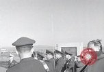 Image Le président Kennedy et parti officiel arriver à domaine 576A Vandenberg Air Force Base California USA, 1962, de la seconde 55 séquences d'archives historiques vidéo 65675025277
