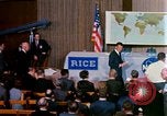 Standbild Quecksilber Raumfahrzeuge 16 MA-8 Pressekonferenz Houston Texas USA, 1962, aus Sekunde 9 historischem Filmmaterial Videoclip 65675025287