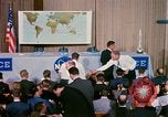 Standbild Quecksilber Raumfahrzeuge 16 MA-8 Pressekonferenz Houston Texas USA, 1962, aus Sekunde 11 historischem Filmmaterial Videoclip 65675025287