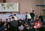 Standbild Quecksilber Raumfahrzeuge 16 MA-8 Pressekonferenz Houston Texas USA, 1962, aus Sekunde 12 historischem Filmmaterial Videoclip 65675025287