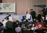 Standbild Quecksilber Raumfahrzeuge 16 MA-8 Pressekonferenz Houston Texas USA, 1962, aus Sekunde 14 historischem Filmmaterial Videoclip 65675025287
