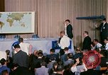 Standbild Quecksilber Raumfahrzeuge 16 MA-8 Pressekonferenz Houston Texas USA, 1962, aus Sekunde 15 historischem Filmmaterial Videoclip 65675025287