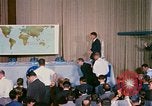 Standbild Quecksilber Raumfahrzeuge 16 MA-8 Pressekonferenz Houston Texas USA, 1962, aus Sekunde 16 historischem Filmmaterial Videoclip 65675025287