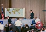 Standbild Quecksilber Raumfahrzeuge 16 MA-8 Pressekonferenz Houston Texas USA, 1962, aus Sekunde 17 historischem Filmmaterial Videoclip 65675025287