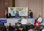 Standbild Quecksilber Raumfahrzeuge 16 MA-8 Pressekonferenz Houston Texas USA, 1962, aus Sekunde 21 historischem Filmmaterial Videoclip 65675025287