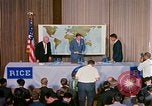 Standbild Quecksilber Raumfahrzeuge 16 MA-8 Pressekonferenz Houston Texas USA, 1962, aus Sekunde 23 historischem Filmmaterial Videoclip 65675025287