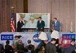 Standbild Quecksilber Raumfahrzeuge 16 MA-8 Pressekonferenz Houston Texas USA, 1962, aus Sekunde 33 historischem Filmmaterial Videoclip 65675025287